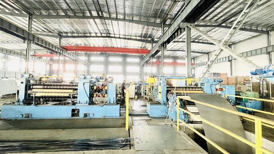 Maszyna do cięcia wzdłużnego cewki stalowej 1800 mm Automatyczna 15000 kg 200 kW