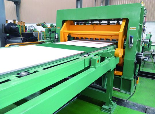 Linia cięcia blachy na długość do cięcia wzdłużnego o grubości 0,3-3 mm, maks. cewka 15 T przez sterowanie PLC