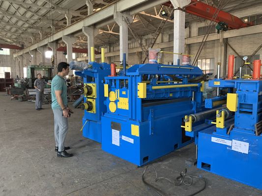 Maszyna do cięcia wzdłużnego cewki metalowej 600 mm z jednoramiennym rozwijaczem hydraulicznym