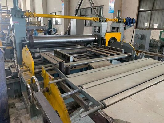 ST37 ST52 Maszyna do cięcia wzdłużnego cewki stalowej z pięcioma rolkami i niwelatorem