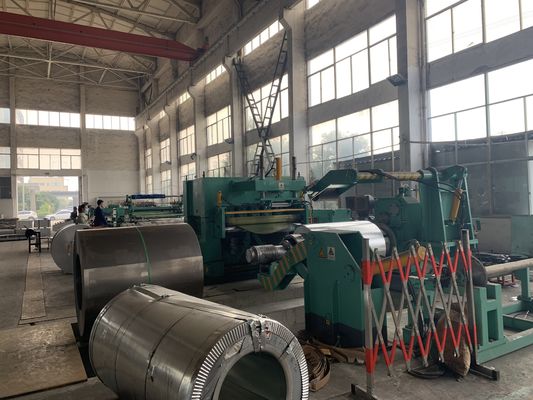 80 m / min Regulowana maszyna do cięcia wzdłużnego cewki metalowej 0,4-4 mm