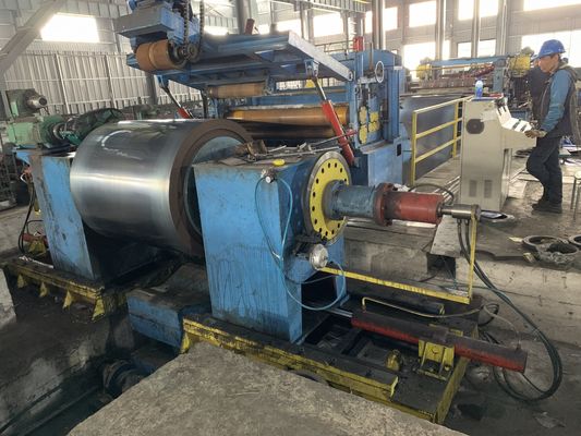 Maszyna do cięcia wzdłużnego o dużej prędkości 60 m / min z ciężkim rozwijaczem hydraulicznym